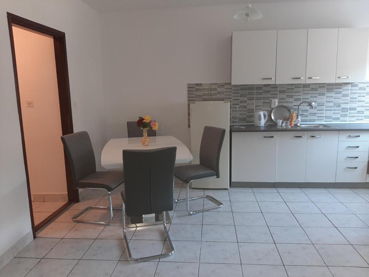 Apartman Curcic Knin Kültér fotó