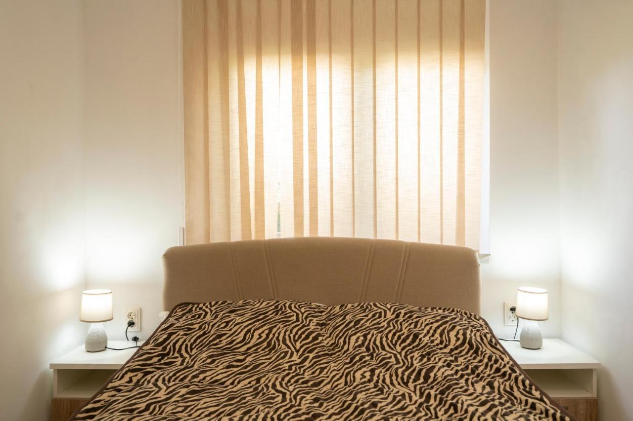 Apartman Curcic Knin Kültér fotó