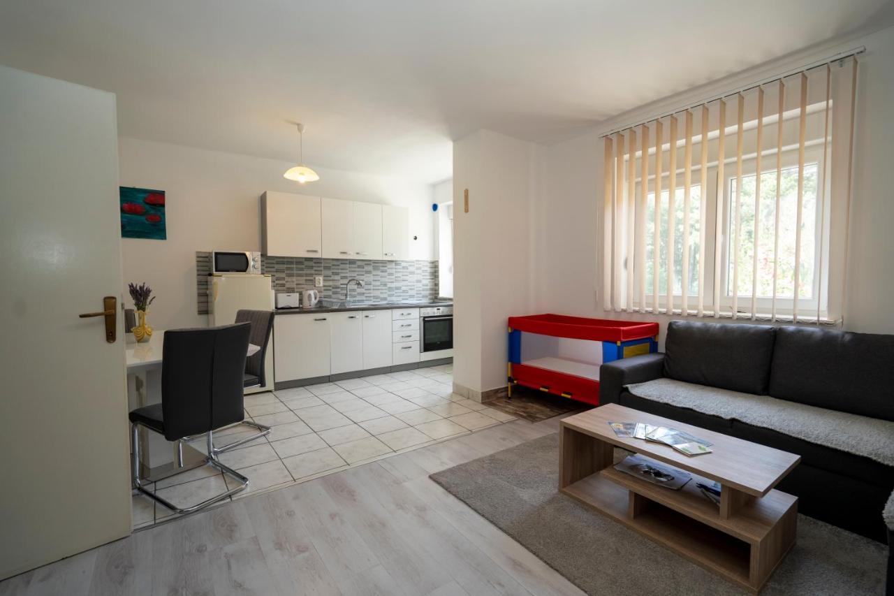 Apartman Curcic Knin Kültér fotó