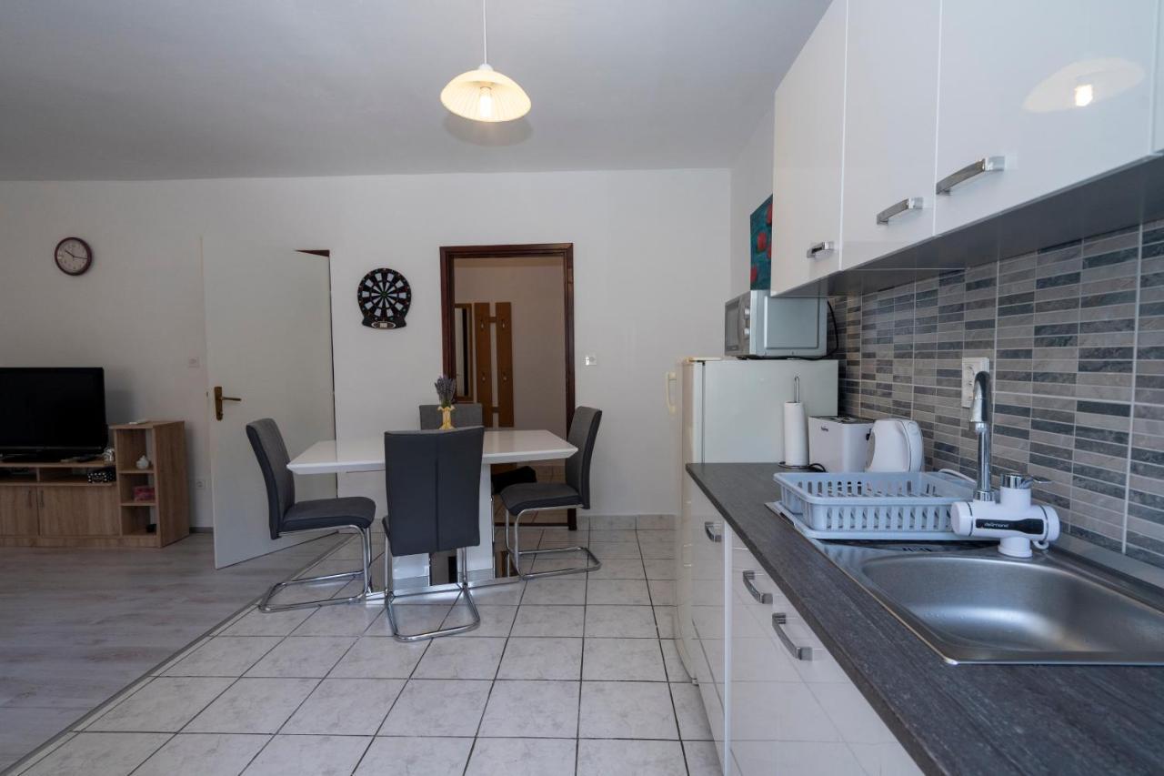 Apartman Curcic Knin Kültér fotó