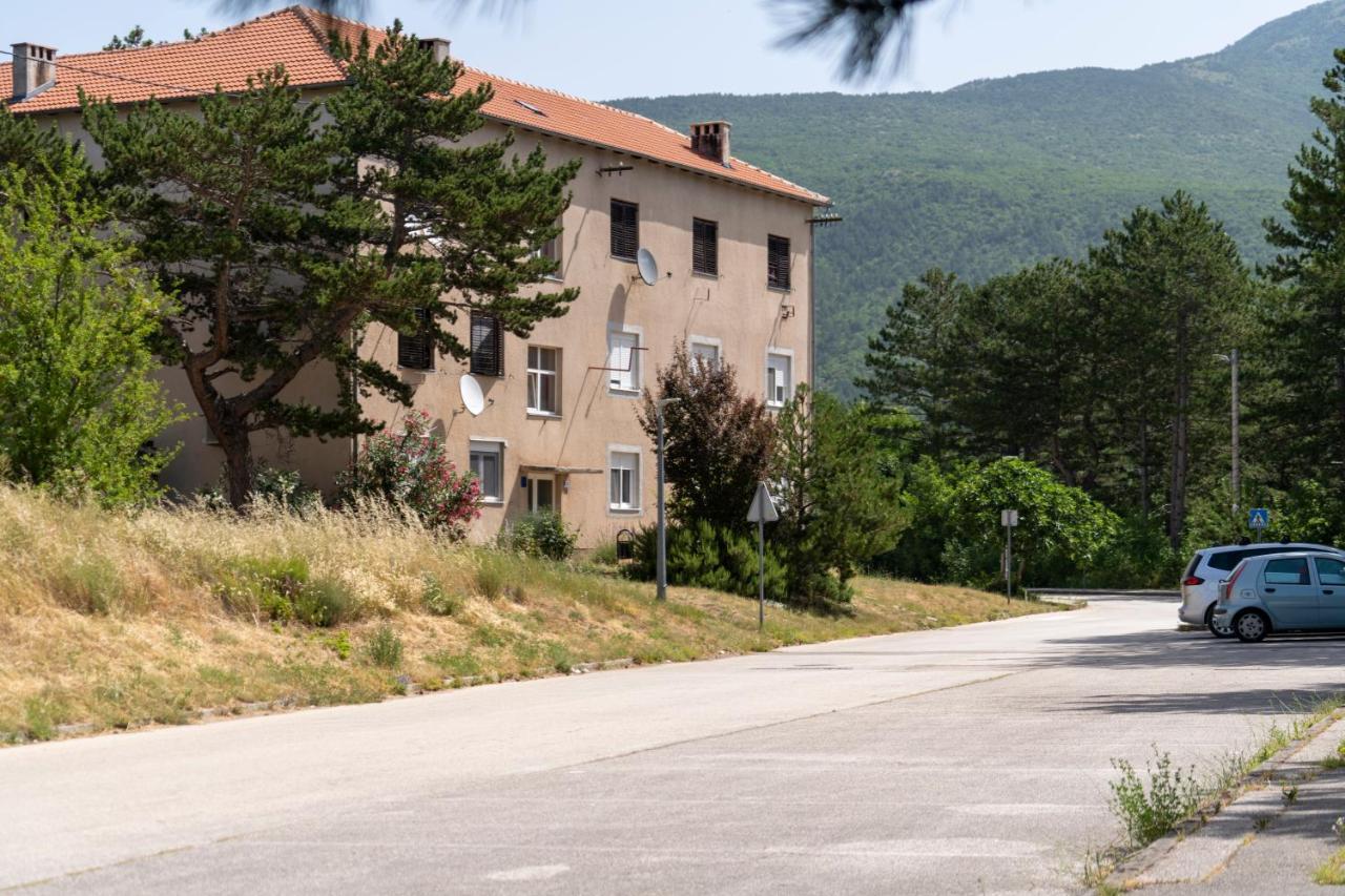 Apartman Curcic Knin Kültér fotó